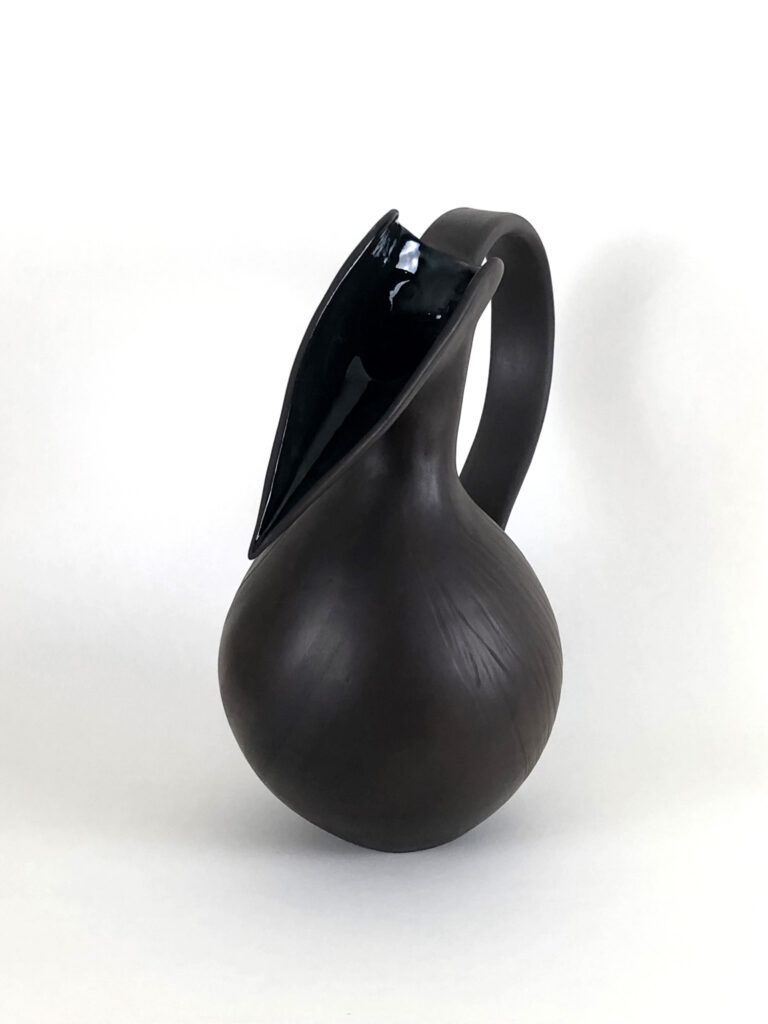 cruche en forme en céramique noire en forme d'oiseau, engobe de terre sigillée