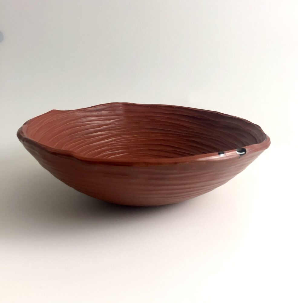 plat en céramique rouge